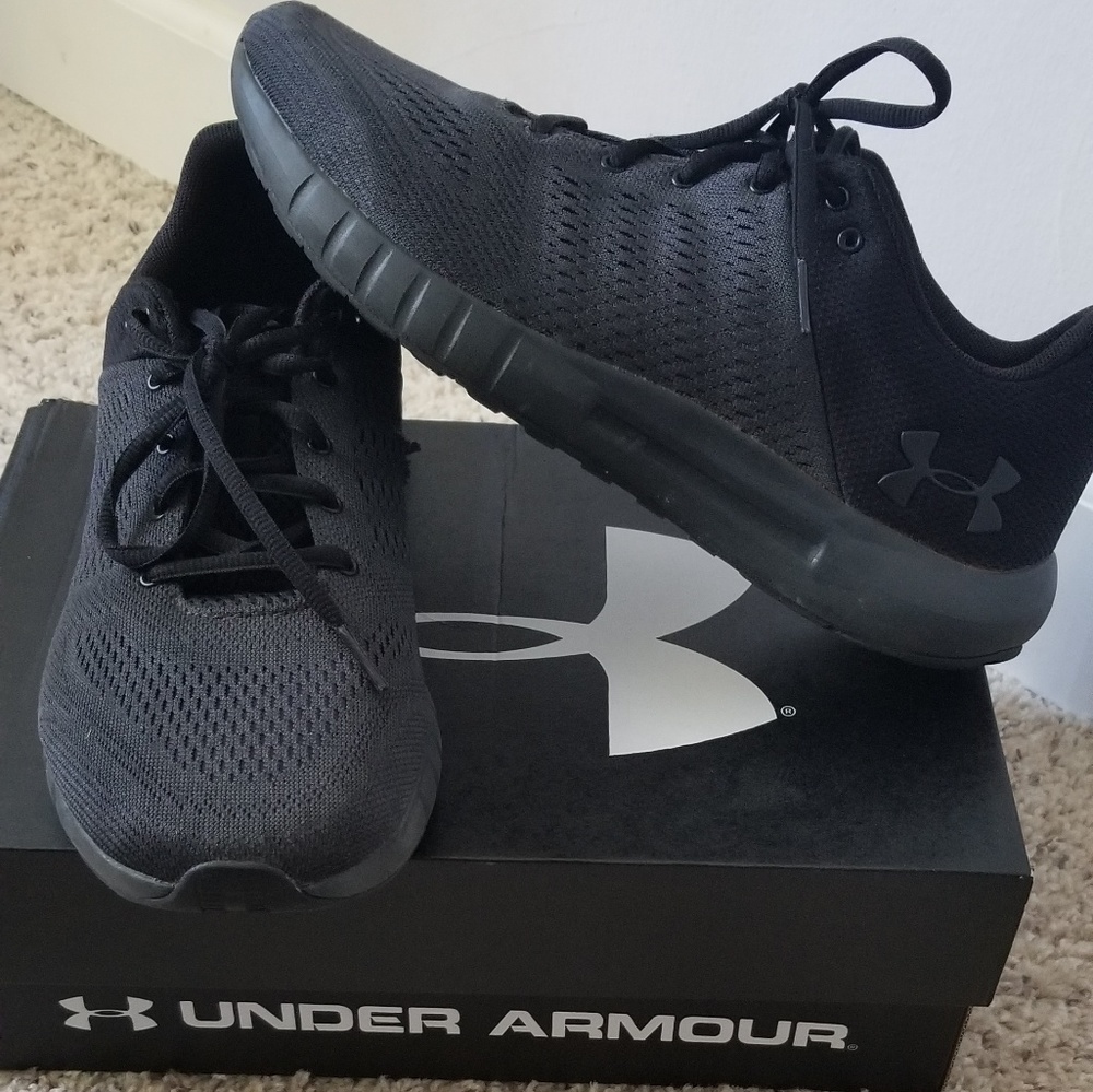 Boys/ Men Under Armours Shoes